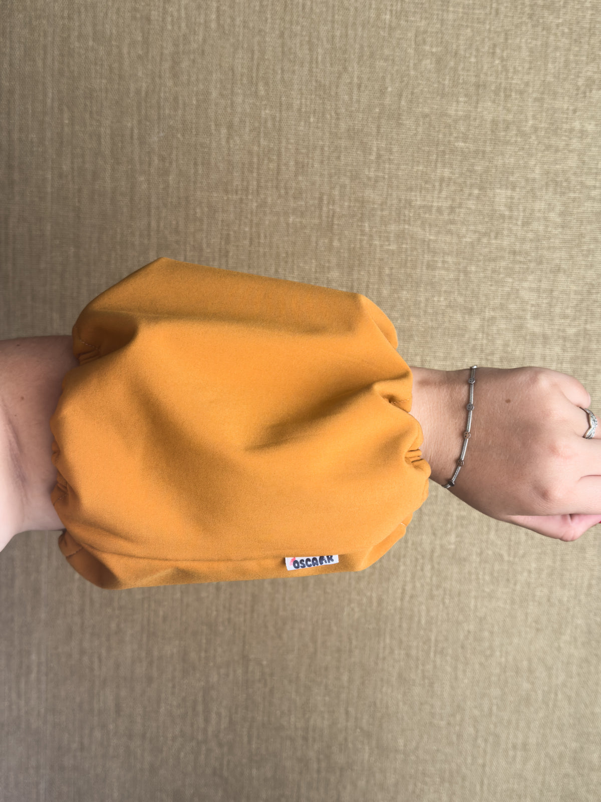 HENK - waterafstotende snood honing/oranje, gepersonaliseerd