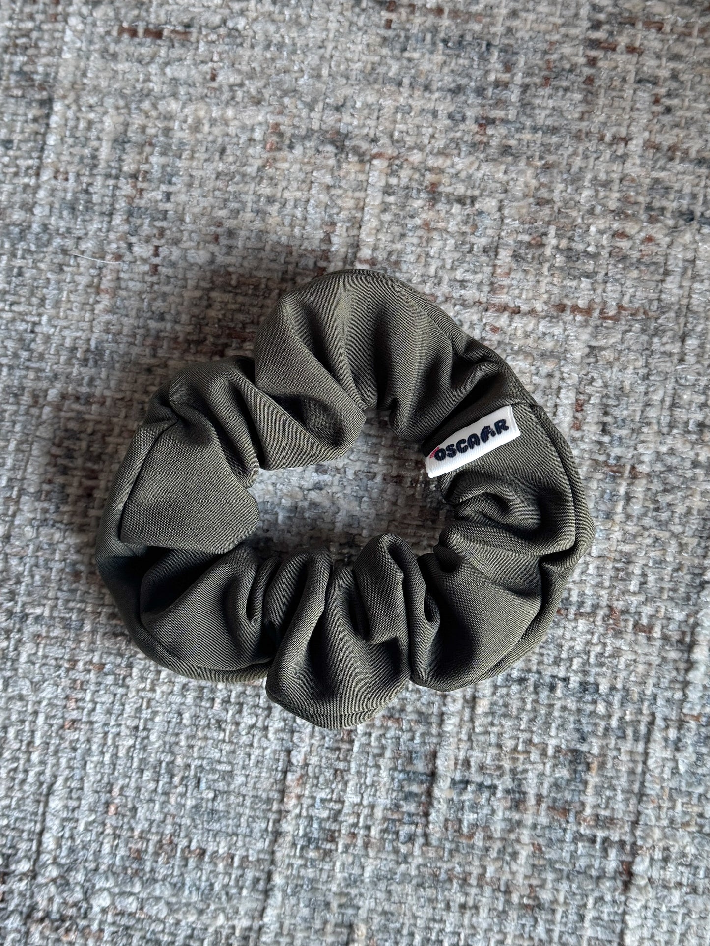 HUGO - matching scrunchie